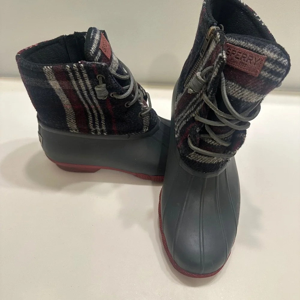 Sperry Saltwater Duck Boots Womens 8.5 Navy Red Plaid Waterproof STS99716